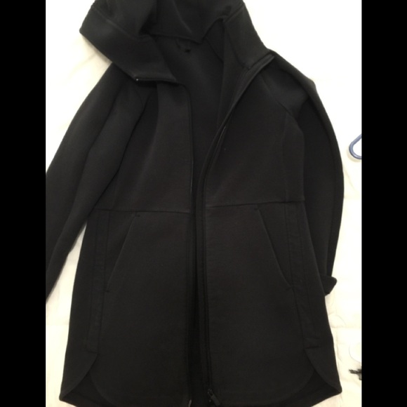 Lululemon jacket size 6
